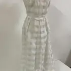 فستان أبيض أنيق