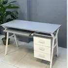طاوله مكتب بتصميم هندسي أنيق بمقاسات مختلفه