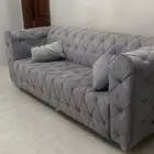 طقم كنب نظيف وشبيه الجديد