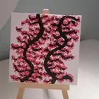 لوحه صغيره مرسوم عليها جذوع شجرة الكرز
