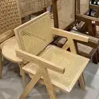 طاولات وكراسي مميزة