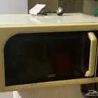 للبيع ميكروويف HAAS - نظيف ويعمل تمام ا