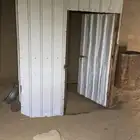 غرفة شينكو و رفوف حديد