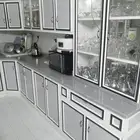 دولاب مطبخ للبيع نظيف مافيه الا كسر صغي اللي واضح ومغطى عليه