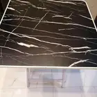 طاوله لون ابيض واسود