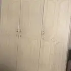 دولاب كبير خشب بحالة ممتازه جدا