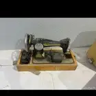 يوجد مكينتين خياطه قديمه شغالين 100