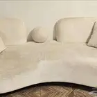 للبيع كنبة طويله وقطعتين كنب وستاره وطاولة تلفزيون من ايكيا