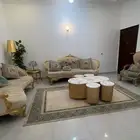 كنب ملكي مع سجاد تركي  طاوله كبيره واربع قطع   ستارتين