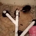 سباك وكهربائي