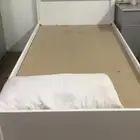 2 سرير خشب شبه جديد مع مرتبه لون ابيض