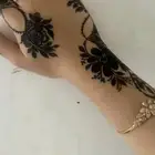 قرب العيد..تحني وانتي في البيت بدون زحمة الصالون