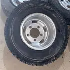 للبيع 5 كفرات مع جنوط