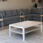 طاولة بيضاء من اكيا