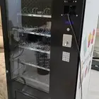 مكينة بيع ذاتي صناعة إيطالية