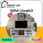 طاولة شاشة بأرفف لون ابيض مع بني