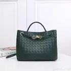 شنطة (حقيبة ) BOTTEGA بوتيقا مع كامل الملحقات