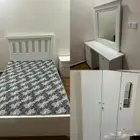 غرفة نوم كاملة مع مرتبة سرير