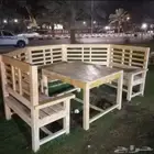 للبيع طاولات وكراسي خشب