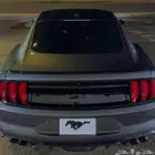 لوحة ب شعار السيارة