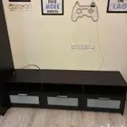 طاولة تلفزيون من ايكيا شبه جديدة