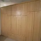 دولاب خشب مفكك شبيه بالصورة الراكبة