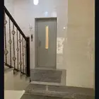 مصعد مستعمل اربع وقفات نظيف