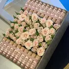 منسق ورد زهور داخل جده