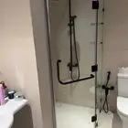 توريد وتركيب جميع انواع الزجاج السكريت والمرايا