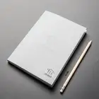 مصممة جرافيك