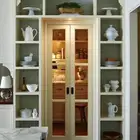 متخصصون في عالم الاخشاب والرخام