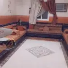 مجلس كنب خشب 6م 4م ارتفاع 40سم الدائر بني مالك