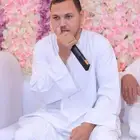 قارئ للقرآن الكريم بصوت حسن وحاصل علي إجازة برواية حفص عاصم