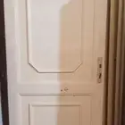 عندنا ابواب خشب مستخدمه وابواب حديد والمنيوم جديد للبيع