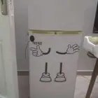 ثلاجة للبيع وطاولة شاشة