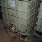 براميل تخزين للسوائل والمياه سعتها الف كيلو نظيفة جدا