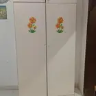 دولاب ملابس خشب نظيف