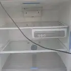 ثلاجه نضيف للبيع تبريد ع خفيف مكرويف جديد نضيف للبيع فيها زر