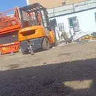 متوفر فوركليف رافعات شوكية للايجار