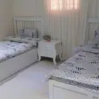 اثاث بيت نضيف وطاولات رخام