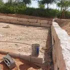 تنفيذ أعمال الحجر وبيوت الطين