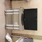 للبيع تلفزيون فيه عطل كهربائي مع الطاولة