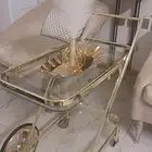 عربة تقديم ذهبية