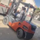 تأجير رافعات شوكيه بجميع احجامها