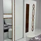 غرفة نوم تركي نظيفة مع المرتبة