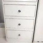 دولاب ملابس نظيف وسرير نظيفة للبيع