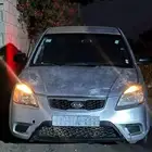 للبيع ريو2011 الفئه سيدان الون فضي فيه دقه خفيفه في الكبوت