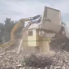 يوجد لدينا بكلينت وقلابت لهدم المباني السكنية القديمه والعما