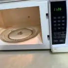 ميكرويف اخ الجديد شغال تمام ب150 قابل للتفاوض