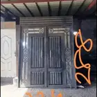 باب حديد جاهز بالمقاسات المعروضة لعمارة اواستراحه